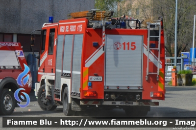 Iveco City2000 100E21 I serie
Vigili del Fuoco
Comando Provinciale di Parma
AutoPompaSerbatoio allestimento Iveco-Magirus
VF 21823
Parole chiave: Iveco City2000_100E21_Iserie VF21823