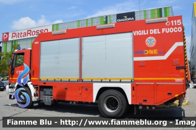 Iveco EuroTech 190E35 "One"
Vigili del Fuoco
Comando Provinciale di Milano
Nucleo NBCR
Allestimento Iveco-Magirus
VF 21923
Parole chiave: Iveco EuroTech_190E35 "One" VF21923