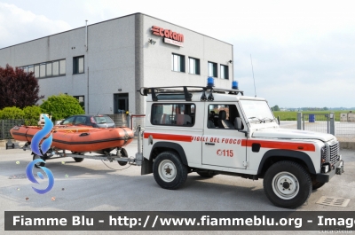 Land Rover Defender 90
Vigili del Fuoco
Comando Provinciale di Bologna
Distaccamento Volontario di Molinella
Fornitura Protezione Civile 
Regionale Emilia Romagna
VF 22046
Parole chiave: Land-Rover Defender_90 VF22046