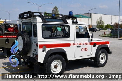 Land Rover Defender 90
Vigili del Fuoco
Comando Provinciale di Bologna
Distaccamento Volontario di Molinella
Fornitura Protezione Civile 
Regionale Emilia Romagna
VF 22046
Parole chiave: Land-Rover Defender_90 VF22046