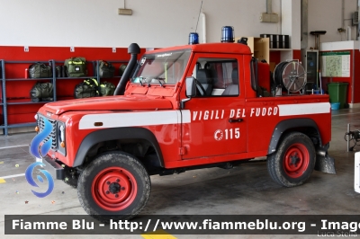 Land Rover Defender 90
Vigili del Fuoco
Comando Provinciale di Padova
Distaccamento Permanente di Abano Terme
Antincendio Boschivo
VF 22883
Parole chiave: Land-Rover Defender_90 VF23883