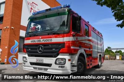 Mercedes-Benz Actros 1841 II serie
Vigili del Fuoco
Comando Provinciale di Padova
Distaccamento Permanente di Abano Terme
AutoPompaSerbatoio allestimento BAI
VF 24478
Parole chiave: Mercedes-Benz Actros_1841_IIserie VF24478