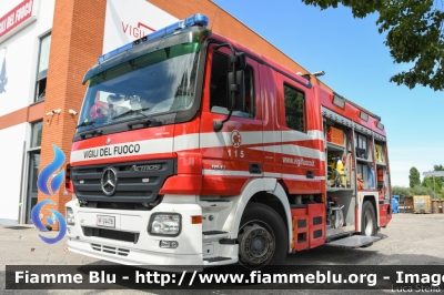 Mercedes-Benz Actros 1841 II serie
Vigili del Fuoco
Comando Provinciale di Padova
Distaccamento Permanente di Abano Terme
AutoPompaSerbatoio allestimento BAI
VF 24478
Parole chiave: Mercedes-Benz Actros_1841_IIserie VF24478