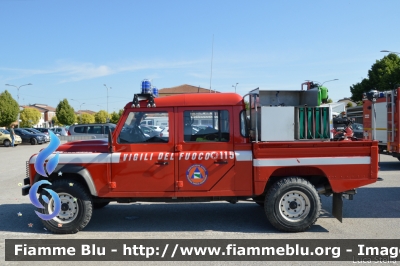 Land Rover Defender 130
Vigili del Fuoco
Comndo Provinciale di Ferrara
Distaccamento Volontario di Copparo
VF 25481
Parole chiave: Land-Rover Defender_130 VF25481