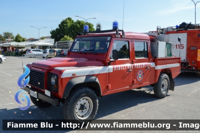 Land Rover Defender 130
Vigili del Fuoco
Comndo Provinciale di Ferrara
Distaccamento Volontario di Copparo
VF 25481
Parole chiave: Land-Rover Defender_130 VF25481