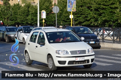 Fiat Punto III serie
Vigili del Fuoco
Comando Provinciale di Roma
VF 27230
Parole chiave: Fiat Punto_IIIserie VF27230 Festa_della_Repubblica_2015