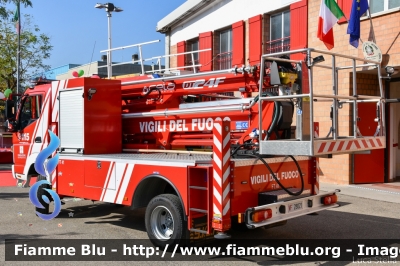 Mitsubishi Fuso Canter 4x4 III serie
Vigili del Fuoco
Comando Provinciale di Bologna
Distaccamento Volontario di Fontanelice
Piattaforma Cela 24 metri
VF 28021
Parole chiave: Mitsubishi-Fuso Canter_4x4_IIIserie VF28021