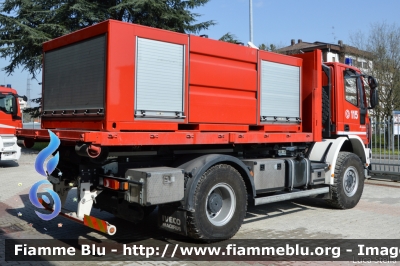 Iveco EuroCargo 150E30 4x4 III serie
Vigili del Fuoco
Comando Provinciale di Parma
Autocarro Scarrabile Allestimento Magirus-Molinari
VF28221
Parole chiave: Iveco EuroCargo_150E30_4x4_IIIserie VF28221