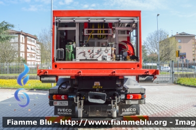 Iveco EuroCargo 150E30 4x4 III serie
Vigili del Fuoco
Comando Provinciale di Parma
Autocarro Scarrabile Allestimento Magirus-Molinari
VF28221
Parole chiave: Iveco EuroCargo_150E30_4x4_IIIserie VF28221