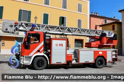 Iveco EuroFire 150E27 I serie
Vigili del Fuoco
Comando Provinciale di Bologna
Distaccamento Volontario di San Pietro in Casale
AutoScala da 30 metri allestimento Iveco-Magirus
Ricondizionata Fortini
VF 29373
Festa della Repubblica 2019
Parole chiave: Iveco EuroFire_150E27_Iserie VF29373 Festa_della_Repubblica_2019