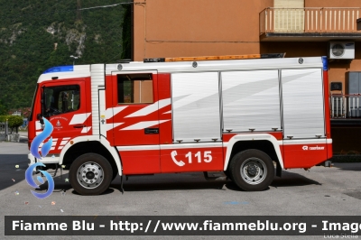 Mercedes-Benz Atego 1328
Vigili del Fuoco
Unione Distrettuale della Vallagarina
Corpo Volontario di Ala
Allestimento Rosenbauer
VF 2D9 TN
Parole chiave: Mercedes-Benz Atego_1328 VF2D9TN