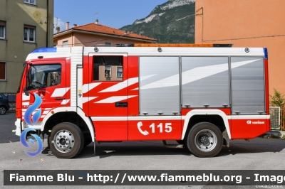 Mercedes-Benz Atego 1328
Vigili del Fuoco
Unione Distrettuale della Vallagarina
Corpo Volontario di Ala
Allestimento Rosenbauer
VF 2D9 TN
Parole chiave: Mercedes-Benz Atego_1328 VF2D9TN