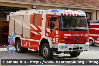 Mercedes-Benz Atego 1328
Vigili del Fuoco
Unione Distrettuale della Vallagarina
Corpo Volontario di Ala
Allestimento Rosenbauer
VF 2D9 TN
Parole chiave: Mercedes-Benz Atego_1328 VF2D9TN