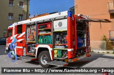 Mercedes-Benz Atego 1328
Vigili del Fuoco
Unione Distrettuale della Vallagarina
Corpo Volontario di Ala
Allestimento Rosenbauer
VF 2D9 TN
Parole chiave: Mercedes-Benz Atego_1328 VF2D9TN