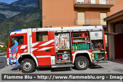 Mercedes-Benz Atego 1328
Vigili del Fuoco
Unione Distrettuale della Vallagarina
Corpo Volontario di Ala
Allestimento Rosenbauer
VF 2D9 TN
Parole chiave: Mercedes-Benz Atego_1328 VF2D9TN