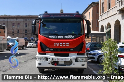 Iveco EuroCargo 120E25 IV serie - NewCity 2020
Vigili del Fuoco
Comando Provinciale di Ferrara
Autopompa serbatoio allestimento Iveco-Magirus
VF 30714
Parole chiave: Iveco EuroCargo_120E25_IVserie - NewCity_2020 VF30714