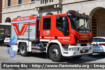 Iveco EuroCargo 120E25 IV serie - NewCity 2020
Vigili del Fuoco
Comando Provinciale di Ferrara
Autopompa serbatoio allestimento Iveco-Magirus
VF 30714
Parole chiave: Iveco EuroCargo_120E25_IVserie - NewCity_2020 VF30714