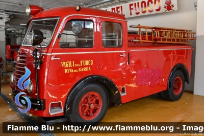 Fiat 640N
Vigili del Fuoco
Unione Distrettuale Alto Garda e Ledro
Corpo Volontario di Riva del Garda
Allestimento Bergomi
Appartenuta al 
Corpo dei Vigili del Fuoco di Verona
VF 3724
VF 5F6 TN
Parole chiave: Fiat 640N VF3724 VF5F6TN