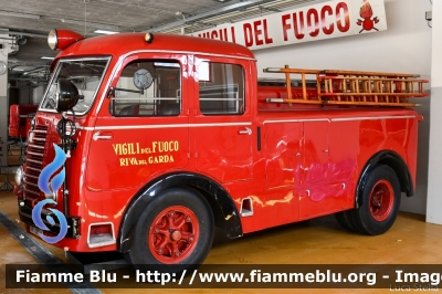 Fiat 640N
Vigili del Fuoco
Unione Distrettuale Alto Garda e Ledro
Corpo Volontario di Riva del Garda
Allestimento Bergomi
Appartenuta al 
Corpo dei Vigili del Fuoco di Verona
VF 3724
VF 5F6 TN
Parole chiave: Fiat 640N VF3724 VF5F6TN