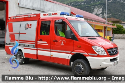 Mercedes-Benz Sprinter 4x4 III Serie
Vigili del Fuoco
Unione Distrettuale Alto Garda e Ledro
Corpo Volontario di Dro
Allestimento Kofler Fahrzeugbau
VF 3E8 TN
Parole chiave: Mercedes-Benz Sprinter_4x4_IIISerie VF3E8TN