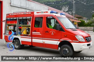 Mercedes-Benz Sprinter 4x4 III Serie
Vigili del Fuoco
Unione Distrettuale Alto Garda e Ledro
Corpo Volontario di Dro
Allestimento Kofler Fahrzeugbau
VF 3E8 TN
Parole chiave: Mercedes-Benz Sprinter_4x4_IIISerie VF3E8TN