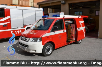 Volkswagen Transporter T5
Vigili del Fuoco
Unione Distrettuale della Vallagarina
Corpo Volontario di Ala
Allestimento Kofler Fahrzeugbau
VF 5H6 TN
Parole chiave: Volkswagen Transporter_T5 VF5H6TN