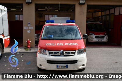 Volkswagen Transporter T5
Vigili del Fuoco
Unione Distrettuale della Vallagarina
Corpo Volontario di Ala
Allestimento Kofler Fahrzeugbau
VF 5H6 TN
Parole chiave: Volkswagen Transporter_T5 VF5H6TN