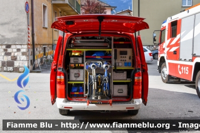 Volkswagen Transporter T5
Vigili del Fuoco
Unione Distrettuale della Vallagarina
Corpo Volontario di Ala
Allestimento Kofler Fahrzeugbau
VF 5H6 TN
Parole chiave: Volkswagen Transporter_T5 VF5H6TN