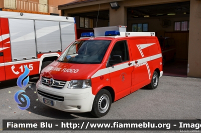 Volkswagen Transporter T5
Vigili del Fuoco
Unione Distrettuale della Vallagarina
Corpo Volontario di Ala
Allestimento Kofler Fahrzeugbau
VF 5H6 TN
Parole chiave: Volkswagen Transporter_T5 VF5H6TN