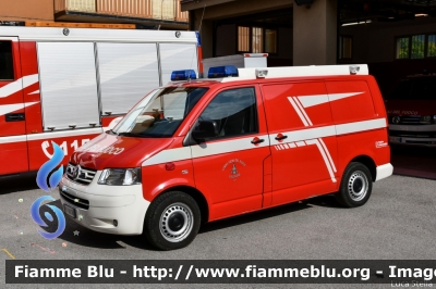 Volkswagen Transporter T5
Vigili del Fuoco
Unione Distrettuale della Vallagarina
Corpo Volontario di Ala
Allestimento Kofler Fahrzeugbau
VF 5H6 TN
Parole chiave: Volkswagen Transporter_T5 VF5H6TN