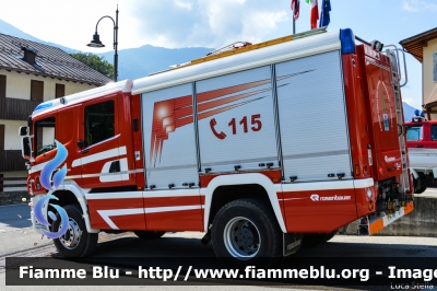 Scania P400 4x4 I serie
Vigili del Fuoco
Unione Distrettuale delle Giudicarie
Corpo Volontario di Pinzolo (TN)
Allestimento Rosenbauer-Brandschutz
VF 5E2 TN
Parole chiave: Scania P400_4x4_Iserie VF5E2TN