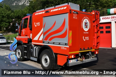 Mercedes-Benz Unimog U218
Vigili del Fuoco
Unione Distrettuale di Trento
Corpo Volontario di Calavino (TN)
Allestimento Kofler Fahrzeugbau
VF 5J2 TN
Parole chiave: Mercedes-Benz Unimog U218 VF5J2TN