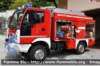 Bucher BU200 4x4
Vigili del Fuoco
Unione Distrettuale Alto Garda e Ledro
Corpo Volontario di Drena
Allestimento Kofler Fahrzeugbau
VF 6H7 TN
Parole chiave: Bucher BU200_4x4 VF6H7TN