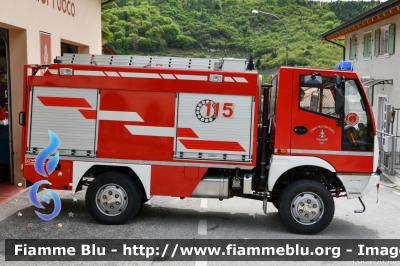 Bucher BU200 4x4
Vigili del Fuoco
Unione Distrettuale Alto Garda e Ledro
Corpo Volontario di Drena
Allestimento Kofler Fahrzeugbau
VF 6H7 TN
Parole chiave: Bucher BU200_4x4 VF6H7TN