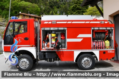 Bucher BU200 4x4
Vigili del Fuoco
Unione Distrettuale Alto Garda e Ledro
Corpo Volontario di Drena
Allestimento Kofler Fahrzeugbau
VF 6H7 TN
Parole chiave: Bucher BU200_4x4 VF6H7TN