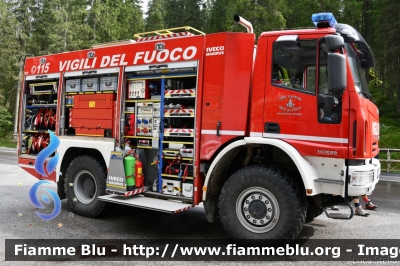 Iveco EuroFire 140E28 4x4 II serie
Vigili del Fuoco
Unione Distrettuale di Primiero
Corpo Volontario di San Martino di Castrozza (TN)
Allestimento Iveco-Magirus
VF 7A9 TN 
Parole chiave: Iveco EuroFire_140E28_4x4_IIserie VF7A9TN