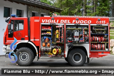 Iveco EuroFire 140E28 4x4 II serie
Vigili del Fuoco
Unione Distrettuale di Primiero
Corpo Volontario di San Martino di Castrozza (TN)
Allestimento Iveco-Magirus
VF 7A9 TN 
Parole chiave: Iveco EuroFire_140E28_4x4_IIserie VF7A9TN