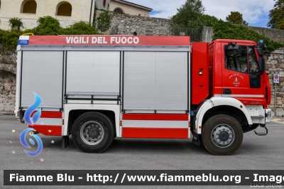 Iveco Eurocargo 4x4 150-320 III serie
Vigili del Fuoco
Unione Distrettuale di Trento
Corpo Volontario di Lasino (TN)
Allestimento Iveco Magirus
VF 7D0 TN
Parole chiave: Iveco Eurocargo_4x4_150-320_IIIserie VF7D0TN