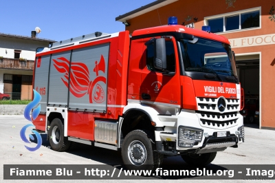 Mercedes-Benz Arocs 1843 4x4
Vigili del Fuoco
Distretto di Trento
Corpo Volontario di Lavarone (TN)
Allestimento Kofler
VF 7D4 TN
Parole chiave: Mercedes-Benz Arocs_1843_4x4 VF7D4TN