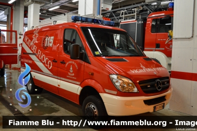 Mercedes-Benz Sprinter 4x4 III serie
Vigili del Fuoco
Distretto delle Giudicarie
Corpo Volontario di Madonna di Campiglio (TN)
Polisoccorso allestimento Brandschutz
VF 7H9 TN
Parole chiave: Mercedes-Benz Sprinter_4x4_IIIserie VF7H9TN