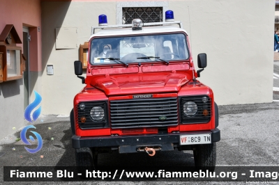 Land Rover Defender 90
Vigili del Fuoco
Unione Distrettuale Alto Garda e Ledro
Corpo Volontario di Tiarno di Sopra
VF 8C9 TN
Parole chiave: Land-Rover Defender_90 VF8C9TN