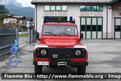 Land Rover Defender 90
Vigili del Fuoco
Unione Distrettuale di Primiero
Corpo Volontario del Consorzio del Primiero (TN)
VF 9D9 TN
Parole chiave: Land-Rover Defender90 VF9D9TN