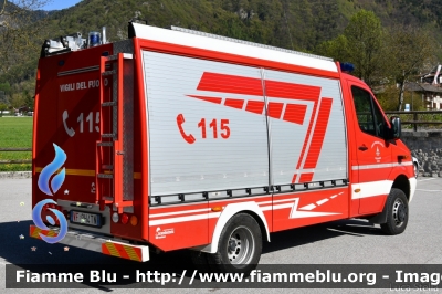 Mercedes-Benz Sprinter 4x4 III serie
Vigili del Fuoco
Unione Distrettuale Alto Garda e Ledro
Corpo Volontario di Pieve di Ledro
Allestimento Brandschutz
VF 9H4 TN
Parole chiave: Mercedes-Benz Sprinter_4x4_IIIserie VF9H4TN