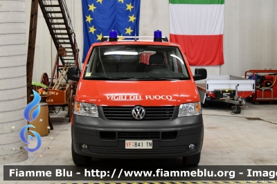 Volkswagen Transporter T5
Vigili del Fuoco
Unione Distrettuale di Trento
Corpo Volontario di Terlago(TN)
VF B41 TN
Parole chiave: Volkswagen Transporter_T5 VFB41TN