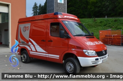 Mercedes-Benz Sprinter 4x4 II serie
Vigili del Fuoco
Distretto di Trento
Corpo Volontario di Lavarone
Pinza Veloce
Allestimento Kofler
VF A56 TN
Parole chiave: Mercedes-Benz Sprinter_4x4_IIserie VFA56TN