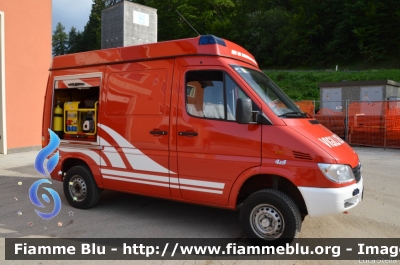 Mercedes-Benz Sprinter 4x4 II serie
Vigili del Fuoco
Distretto di Trento
Corpo Volontario di Lavarone
Pinza Veloce
Allestimento Kofler
VF A56 TN
Parole chiave: Mercedes-Benz Sprinter_4x4_IIserie VFA56TN