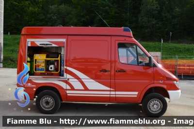 Mercedes-Benz Sprinter 4x4 II serie
Vigili del Fuoco
Distretto di Trento
Corpo Volontario di Lavarone
Pinza Veloce
Allestimento Kofler
VF A56 TN
Parole chiave: Mercedes-Benz Sprinter_4x4_IIserie VFA56TN