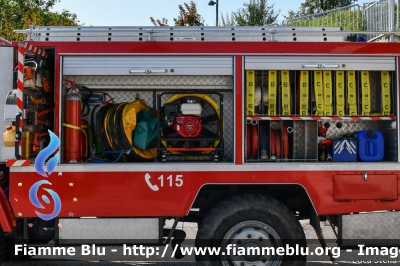 Iveco 75PC
Vigili del Fuoco
Distretto di Pergine Valsugana
Corpo Volontario di Centa San Nicolò (TN)
Autobotte allestimento Rosenbauer
VF A82 TN
Parole chiave: Iveco 75PC VFA82TN