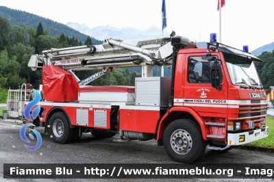 Scania P92H
Vigili del Fuoco
Unione Distrettuale di Primiero
Corpo Volontario del Consorzio del Primiero (TN)
Allestimento Bizzocchi
VF B03 TN
Parole chiave: Scania P92H VFB03TN