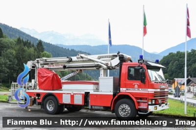 Scania P92H
Vigili del Fuoco
Unione Distrettuale di Primiero
Corpo Volontario del Consorzio del Primiero (TN)
Allestimento Bizzocchi
VF B03 TN
Parole chiave: Scania P92H VFB03TN